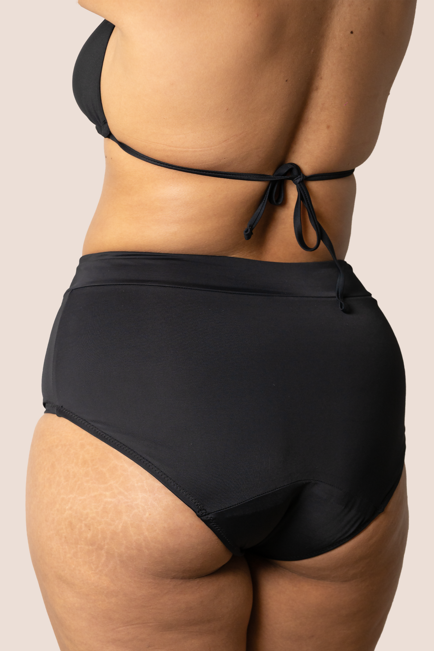 Perioden-Bikini Hohe Taille close up general