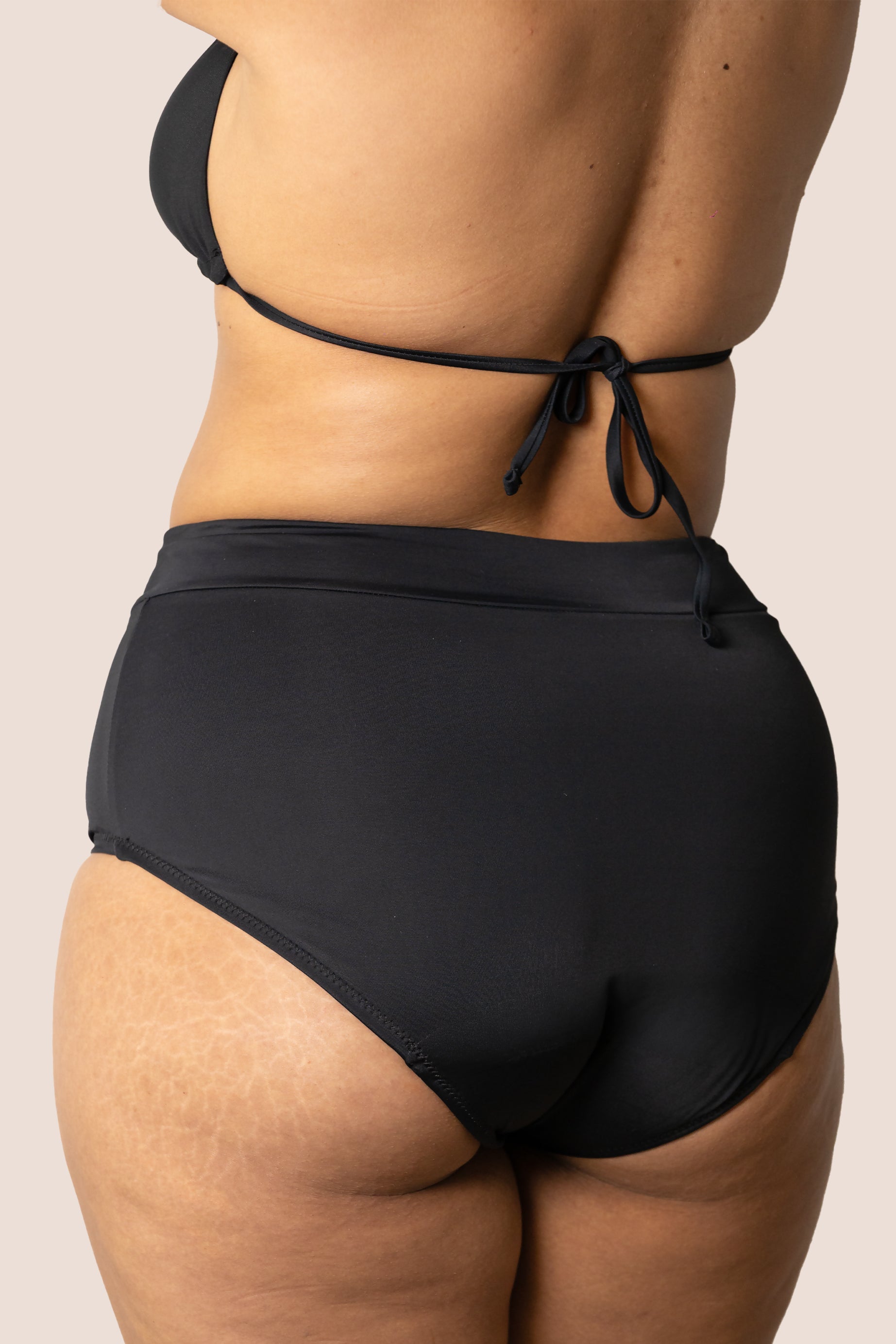 Perioden-Bikini Hohe Taille close up general