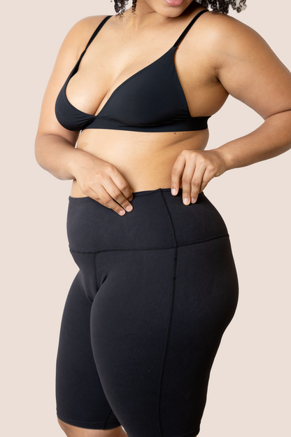 Kurze Perioden-Sport-Leggings close up general